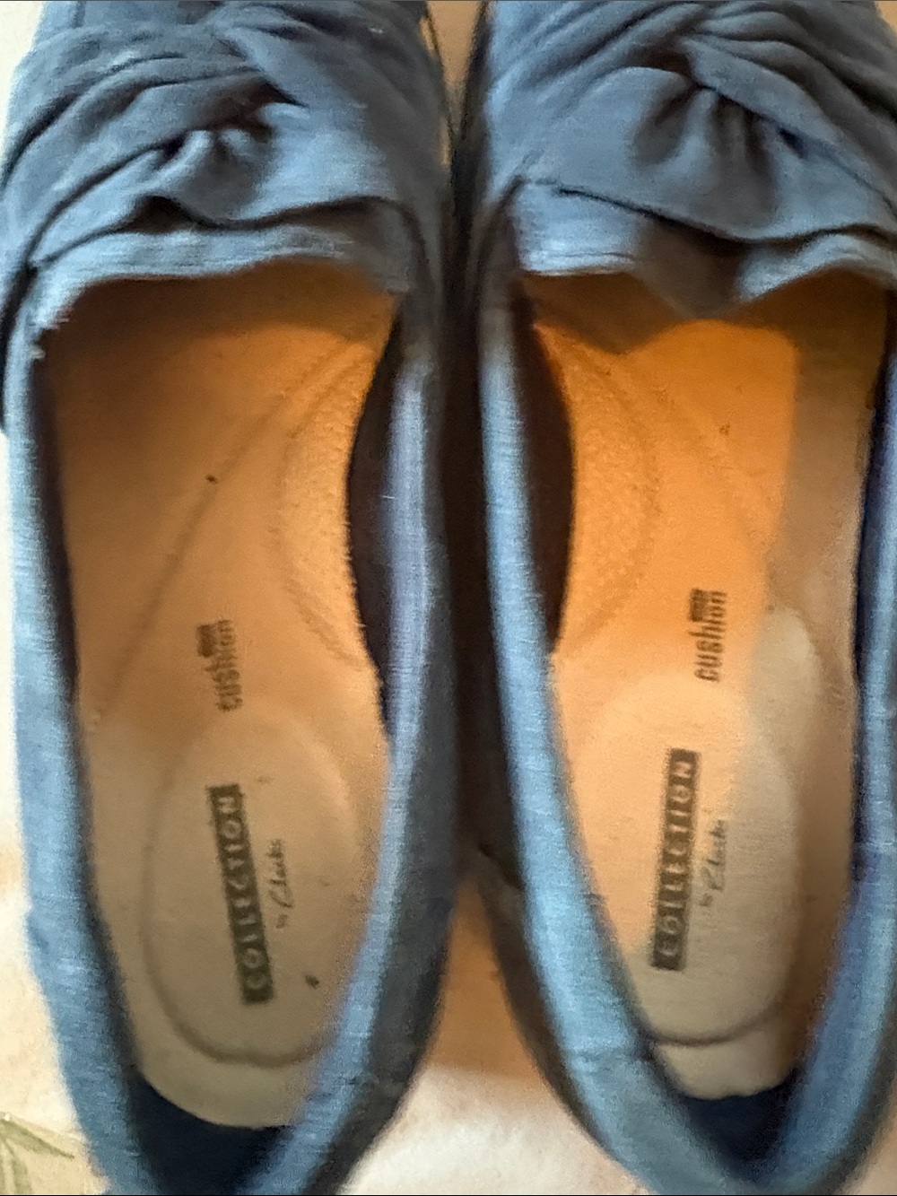 Clark's Women’s Navy Knot-Detail Loafers - Picture 2 of 6